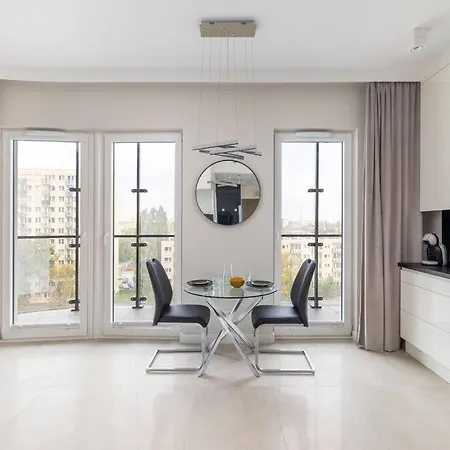 Daire Center Studio With View By Ecru *