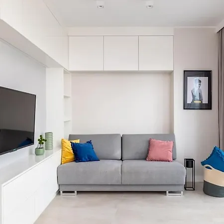 Daire Center Studio With View By Ecru
